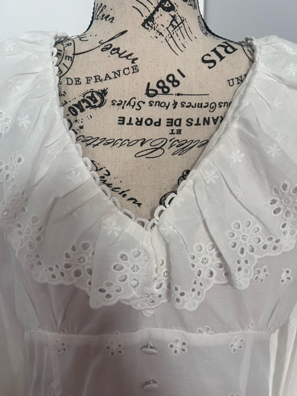 Lace-Trim White Eyelet Ruffle V-Neck Mini Dress - Picture 2 of 5